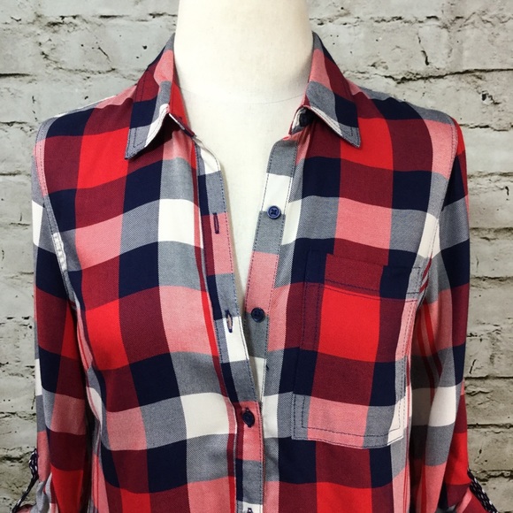 BUTTONS * button down top - Picture 4 of 8